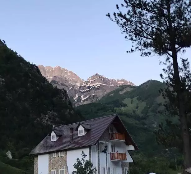 Aamiaismajoitus (B&B) Bujtina Tinari Theth