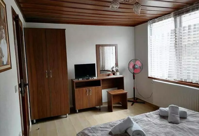 Majatalo къща за гости градината