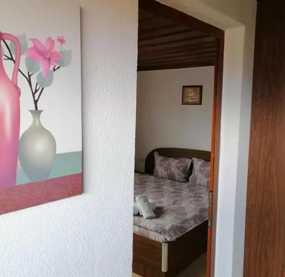 Majatalo къща за гости градината