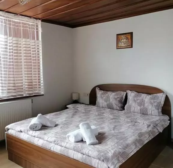 Majatalo къща за гости градината