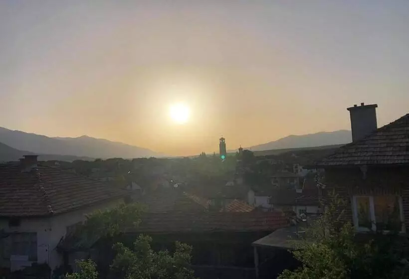 Majatalo къща за гости градината