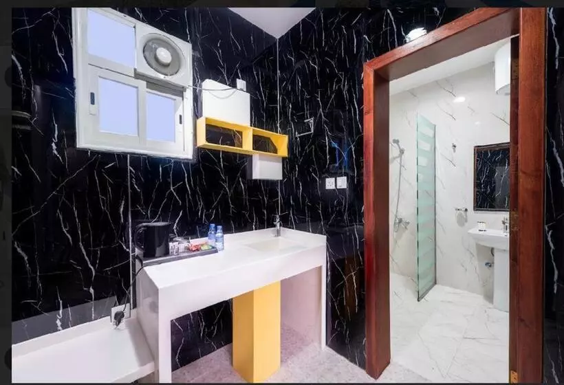 الحياة إن للأجنحة الفندقيه