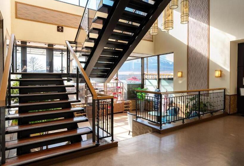 هتل Fuji Yamanakako Resort