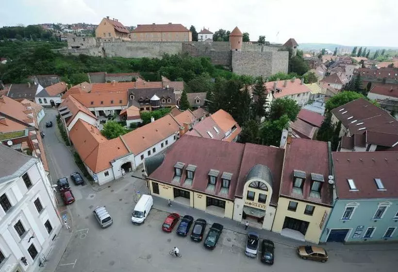Hotelli Minaret&étterem
