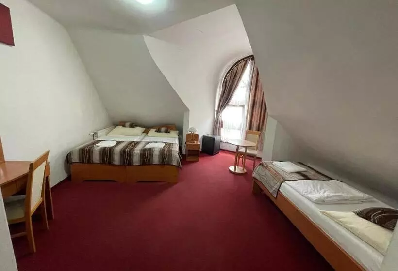 Hotelli Minaret&étterem