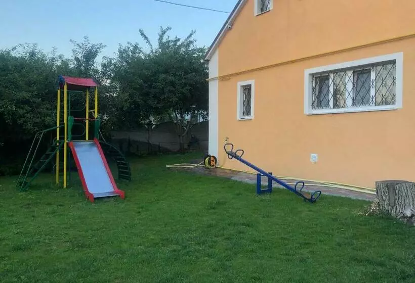 ペンション приватний будинок повністю 142 м кв для проживання або для свят