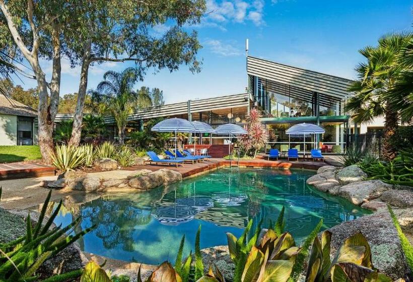 هتل Eden Oak Geelong