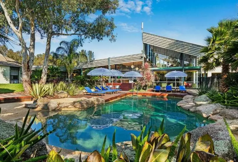هتل Eden Oak Geelong
