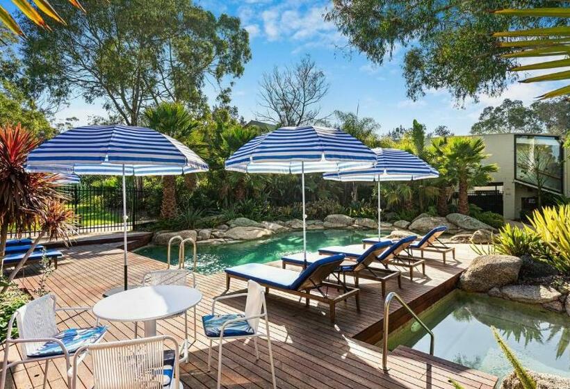 هتل Eden Oak Geelong