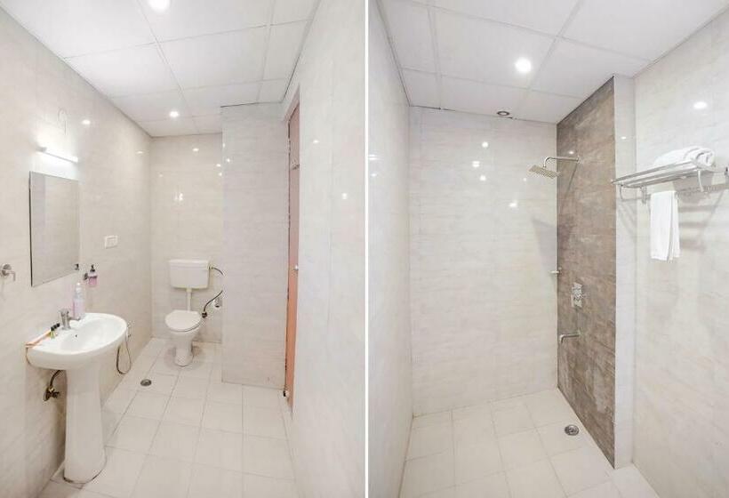 Fabhotel Royal Stay I