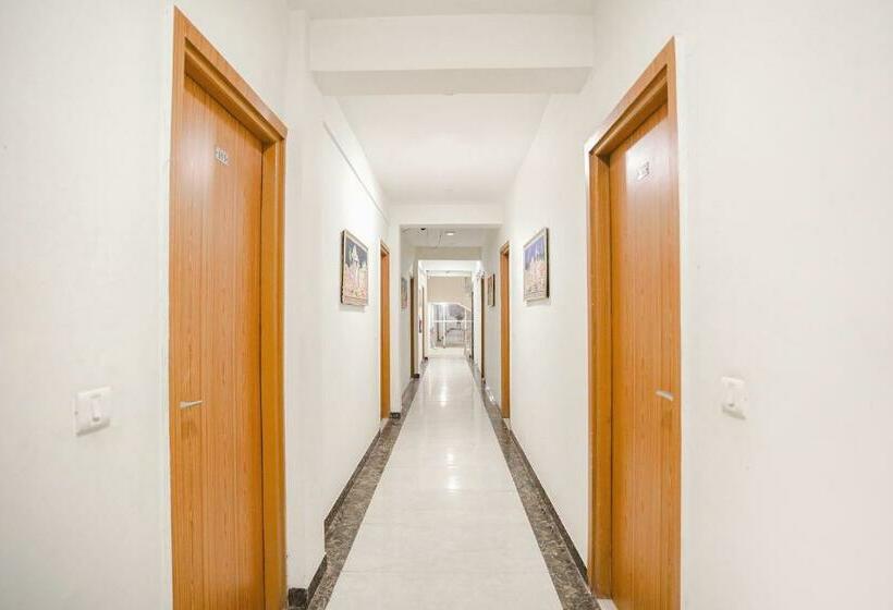 Fabhotel Royal Stay I