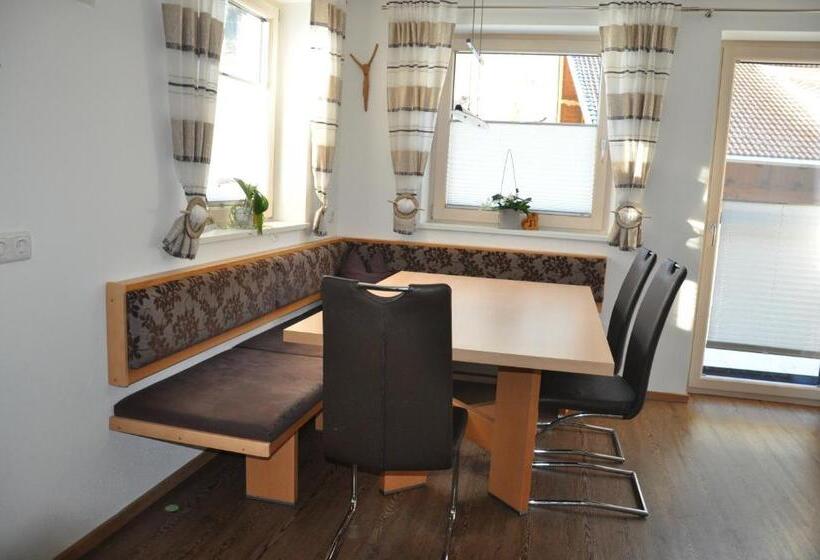 פנסיון Gästehaus Holaus