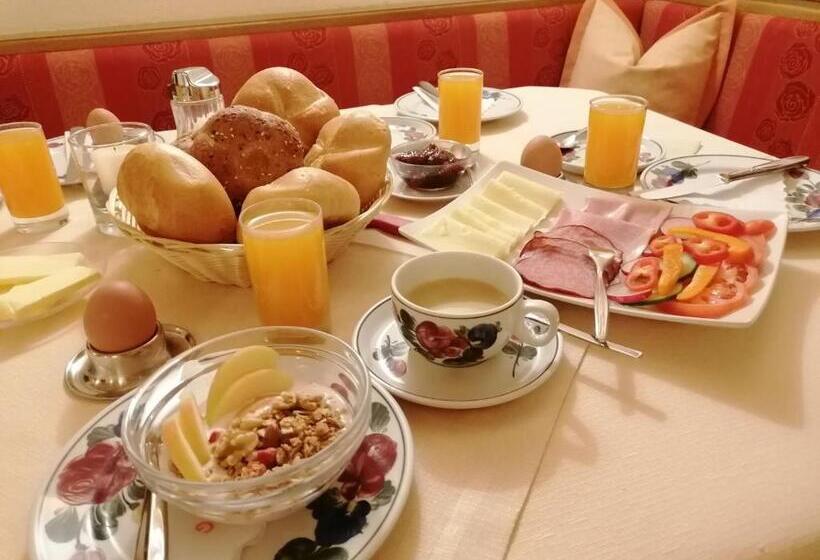 פנסיון Gästehaus Holaus