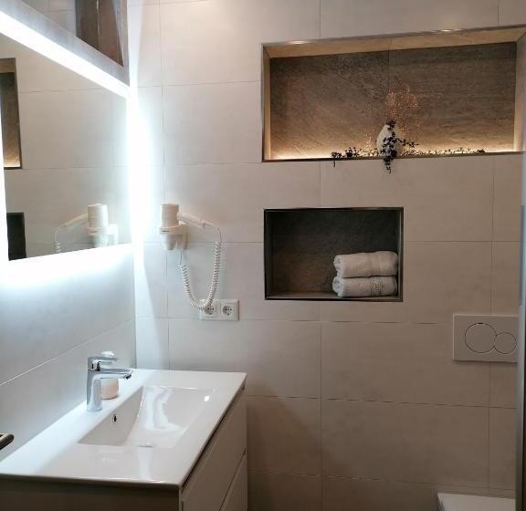 פנסיון Gästehaus Holaus