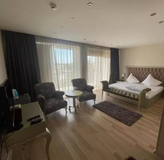 هتل Sea Breeze Apartments Lighthouse
