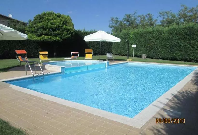 호텔 Doria Business & Bike