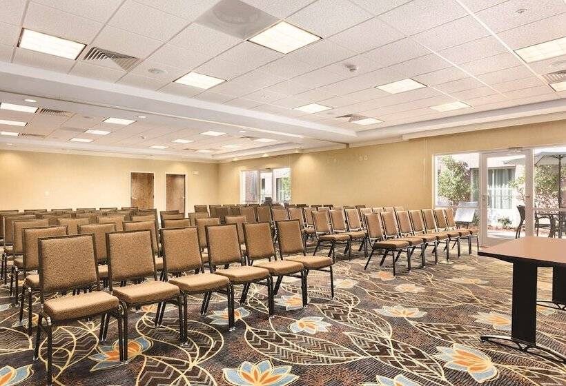 호텔 Homewood Suites Atlanta Airport North