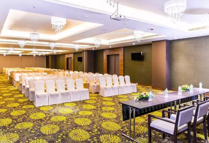 هتل Howard Johnson By Wyndham, Hebbal, Bengaluru