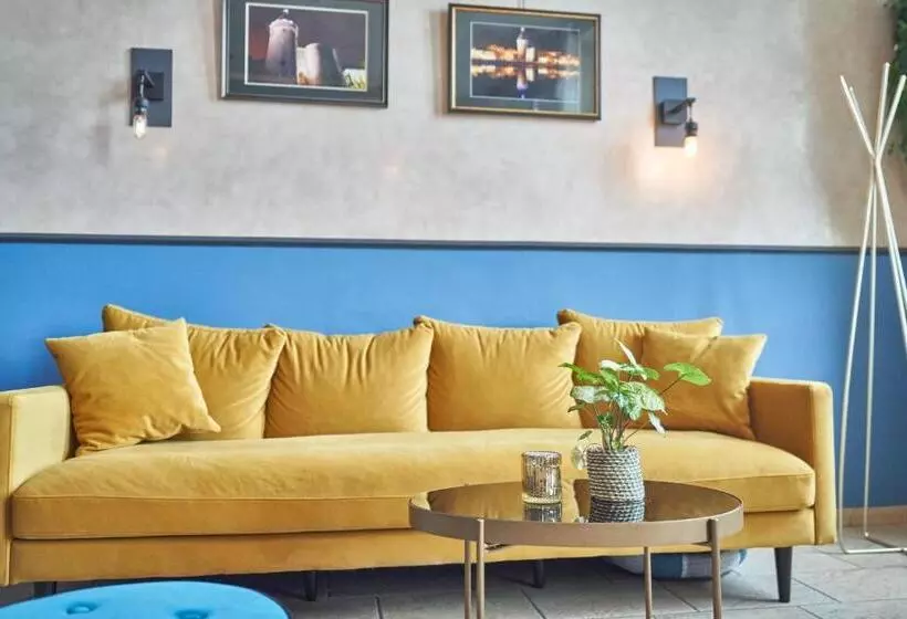 هتل Logis Hôtel De La Tour