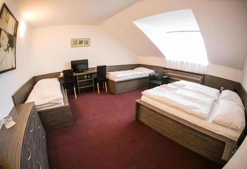 Отель Rose Břeclav