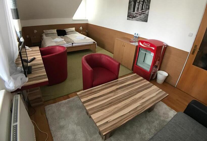 Отель Rose Břeclav