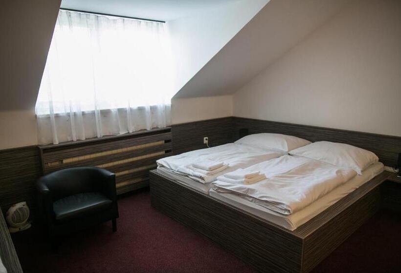 Отель Rose Břeclav