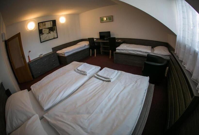 Отель Rose Břeclav