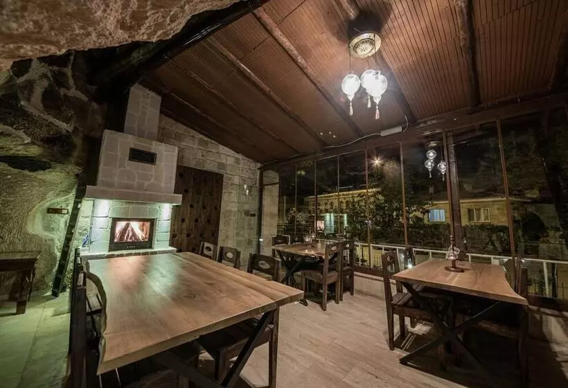 פנסיון Konak Bezirhane Cave Otel