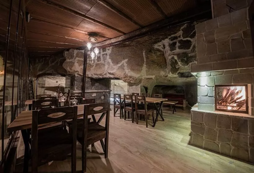 פנסיון Konak Bezirhane Cave Otel