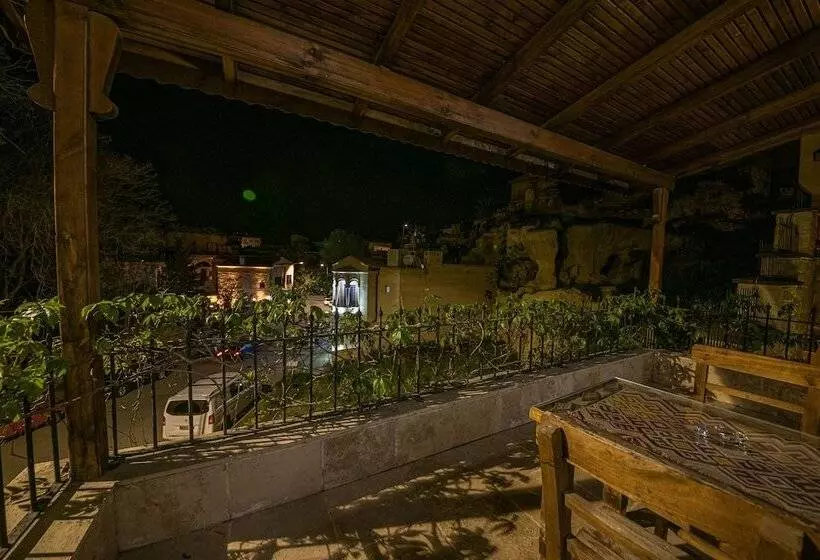 פנסיון Konak Bezirhane Cave Otel