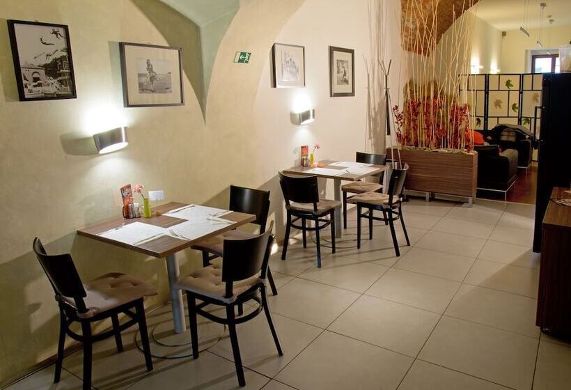 膳宿费 Penzion U Zvonu