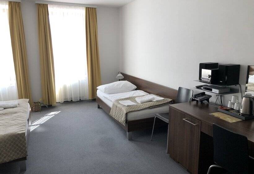 膳宿费 Penzion U Zvonu