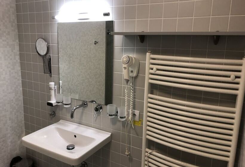 膳宿费 Penzion U Zvonu