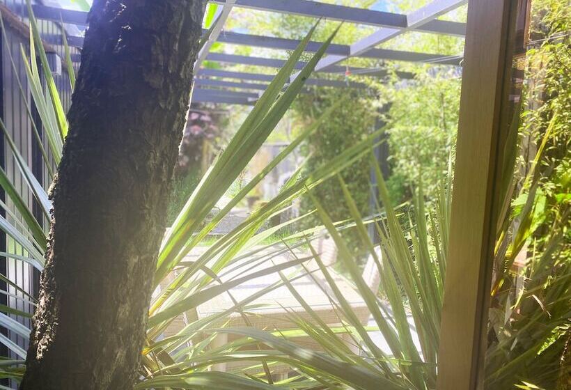 Zen Garden Cottage   Patio & Parking By The Bay