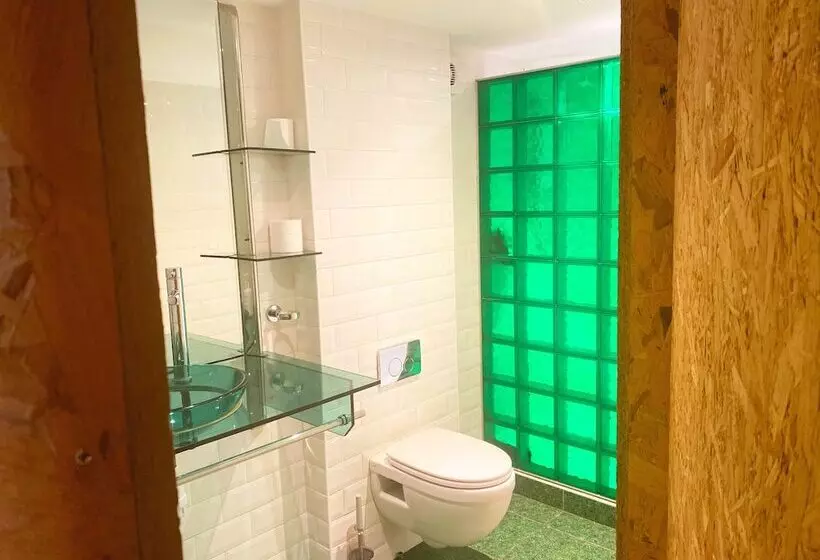 Zen Garden Cottage   Patio & Parking By The Bay