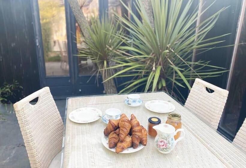 Zen Garden Cottage   Patio & Parking By The Bay