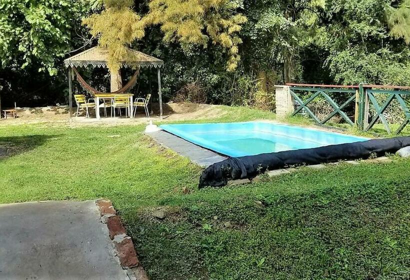 Casa Con Pileta Al Borde Del Rio