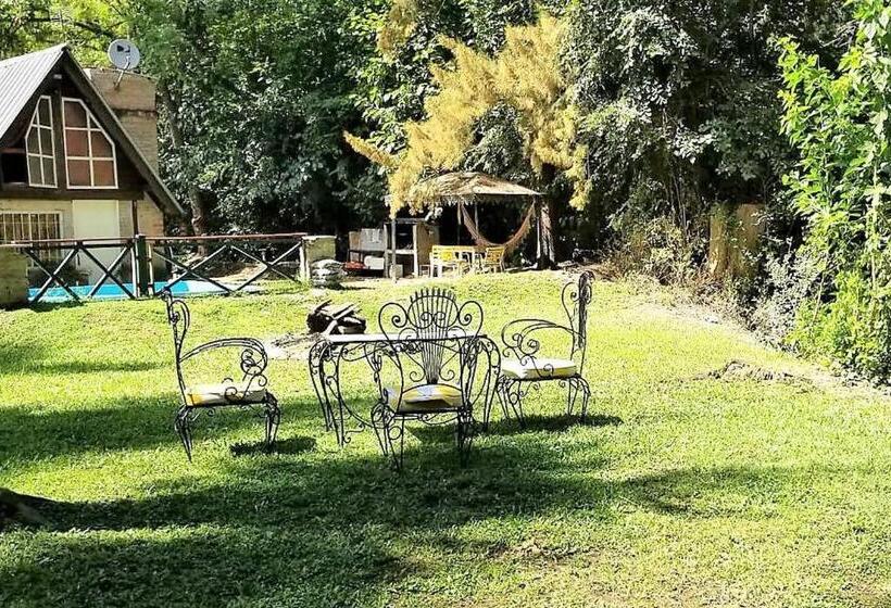 Casa Con Pileta Al Borde Del Rio