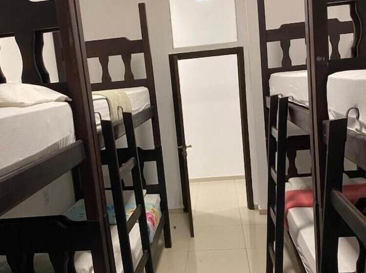 Pesquise Hostel & Viagens