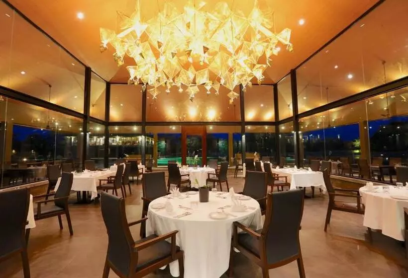 استراحتگاه Water Garden Sigiriya