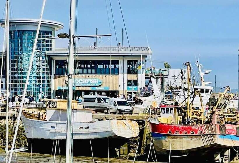 Greenswood House Bohemian Victorian Family Home With Hot Tub Close To Harbour