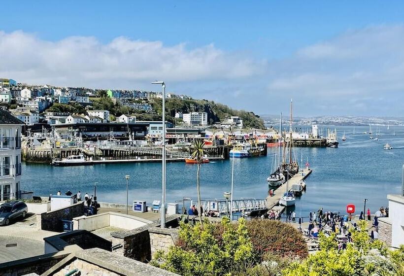 Greenswood House Bohemian Victorian Family Home With Hot Tub Close To Harbour