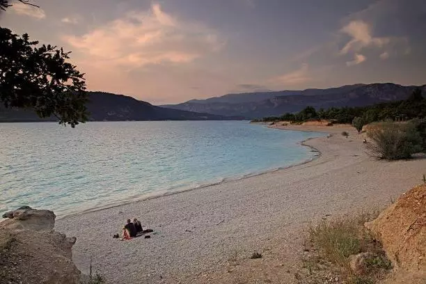 Camping Prés Des Gorges Du Verdon Et Du Lac De Ste Croix 04500 Tout Equipé Confort Calme Lavande