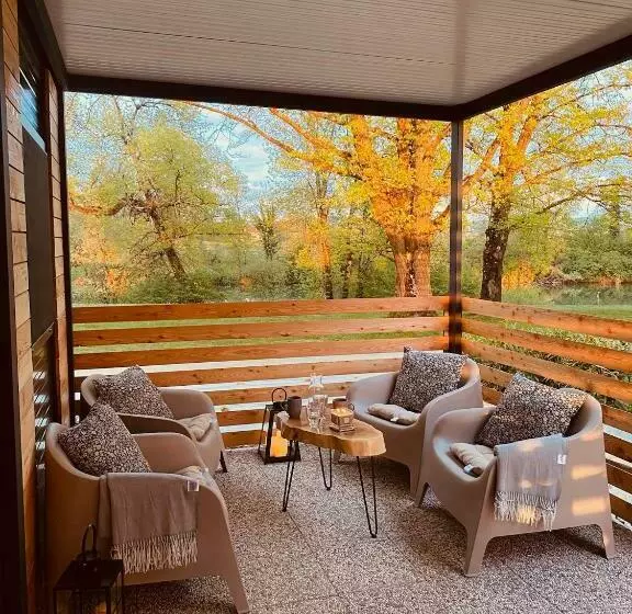 Magnolia House By The River