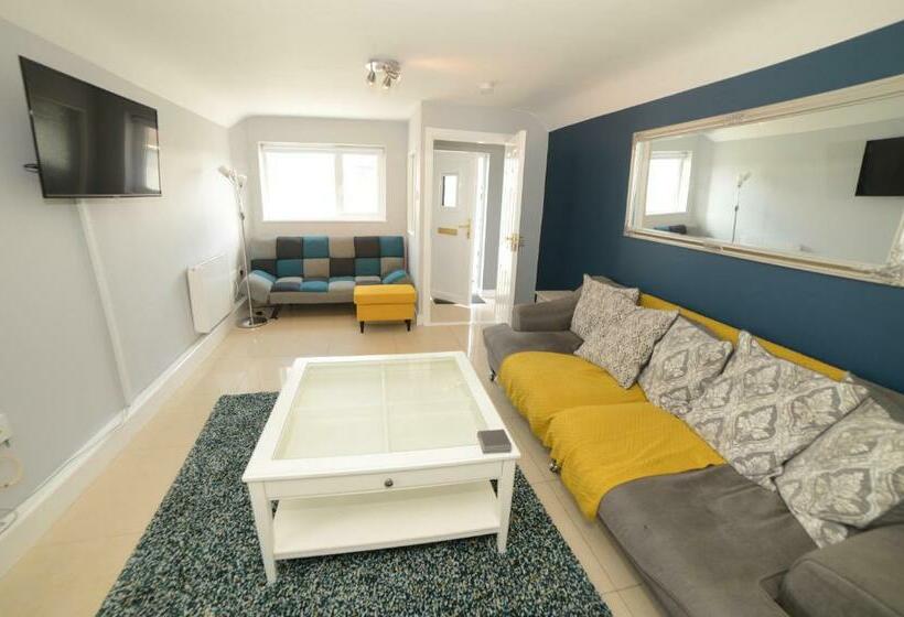 Notting Hill West In The Heart Of Westport Town