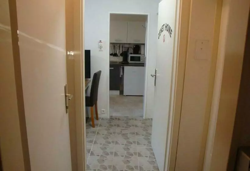 Cenet 1 Zimmer Apartment