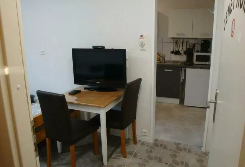 Cenet 1 Zimmer Apartment