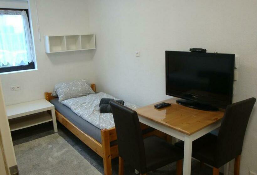 Cenet 1 Zimmer Apartment