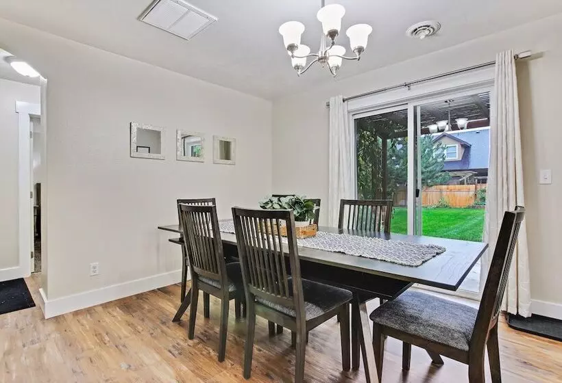 Newly Remodeled Private Home Sleeps 16