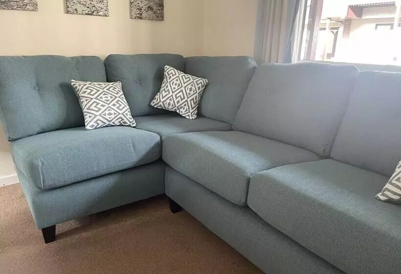 Trevithick By The Beach For Families & The Pooch